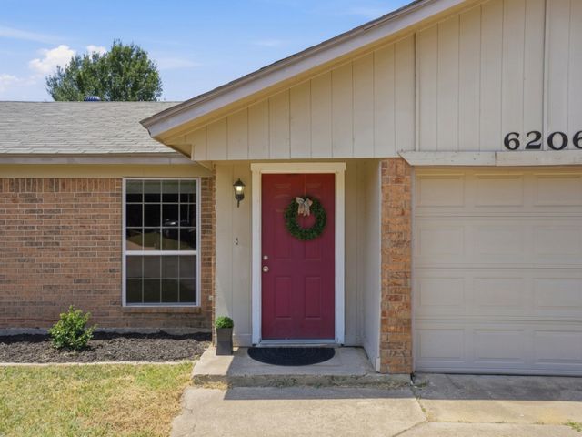 6206 Hott Springs Drive, Arlington, TX 76001