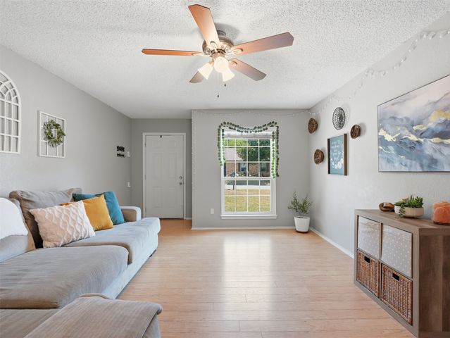 6206 Hott Springs Drive, Arlington, TX 76001