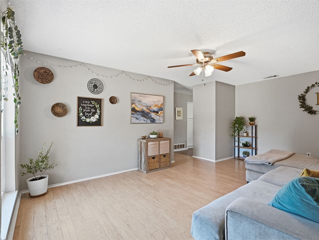 6206 Hott Springs Drive, Arlington, TX 76001