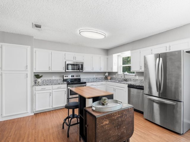 6206 Hott Springs Drive, Arlington, TX 76001