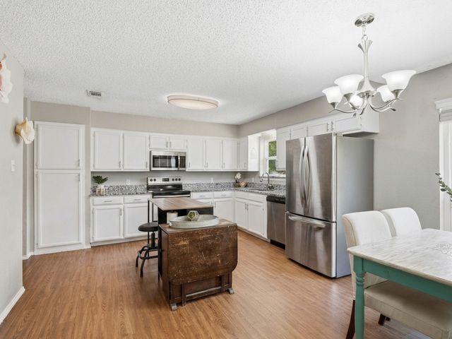 6206 Hott Springs Drive, Arlington, TX 76001