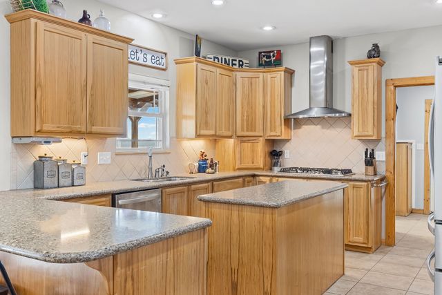 670 Farm Road 196 N, Blossom, TX 75416