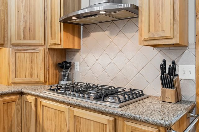 670 Farm Road 196 N, Blossom, TX 75416