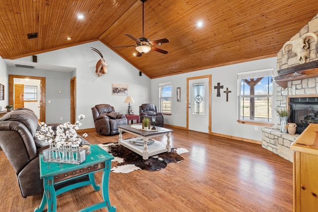 670 Farm Road 196 N, Blossom, TX 75416