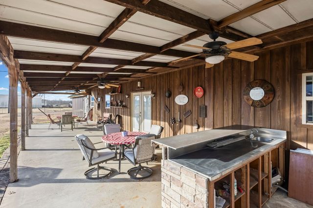 670 Farm Road 196 N, Blossom, TX 75416