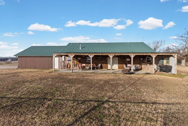 670 Farm Road 196 N, Blossom, TX 75416