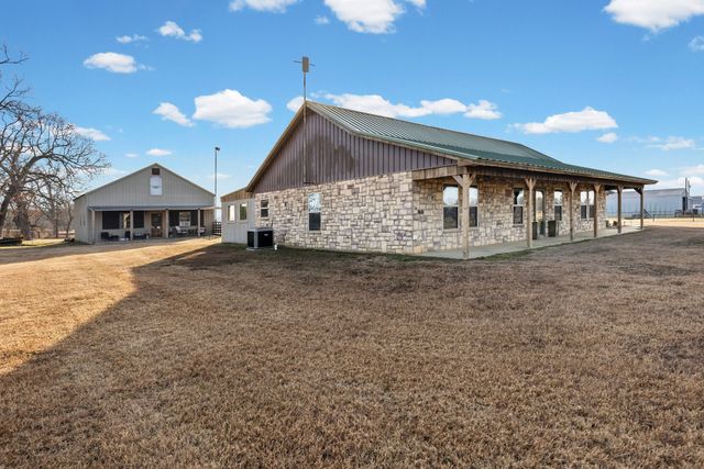 670 Farm Road 196 N, Blossom, TX 75416