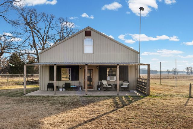 670 Farm Road 196 N, Blossom, TX 75416