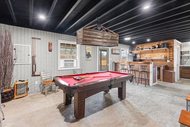 670 Farm Road 196 N, Blossom, TX 75416