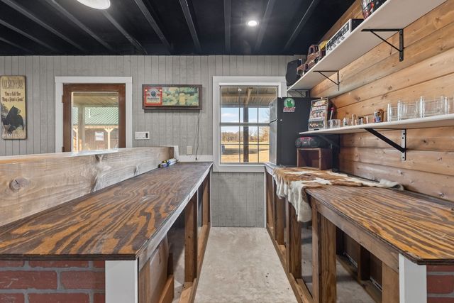 670 Farm Road 196 N, Blossom, TX 75416