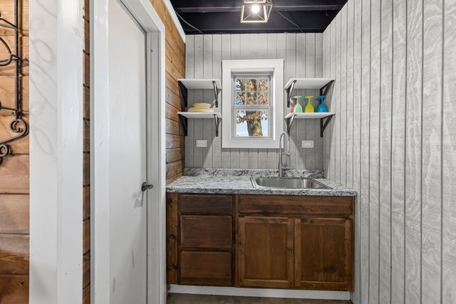 670 Farm Road 196 N, Blossom, TX 75416