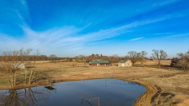 670 Farm Road 196 N, Blossom, TX 75416