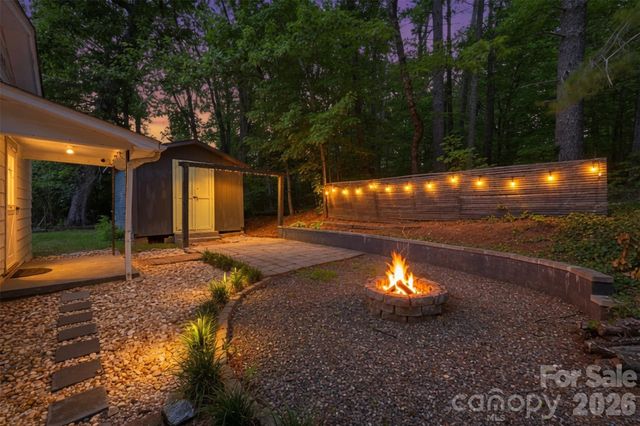 1320 Tom Fox Street, Morganton, NC 28655