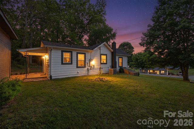 1320 Tom Fox Street, Morganton, NC 28655