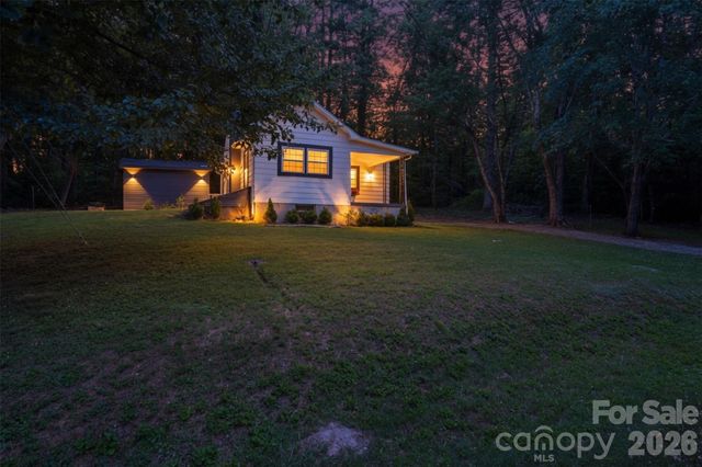 1320 Tom Fox Street, Morganton, NC 28655