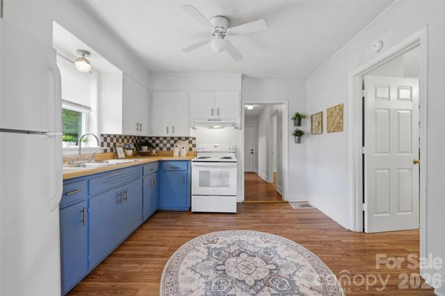 1320 Tom Fox Street, Morganton, NC 28655