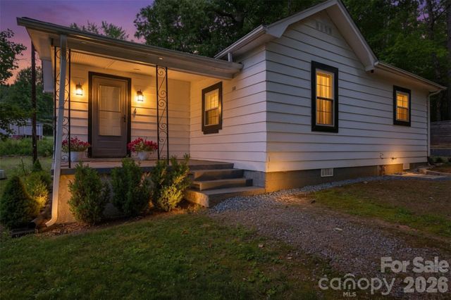1320 Tom Fox Street, Morganton, NC 28655