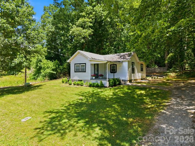 1320 Tom Fox Street, Morganton, NC 28655