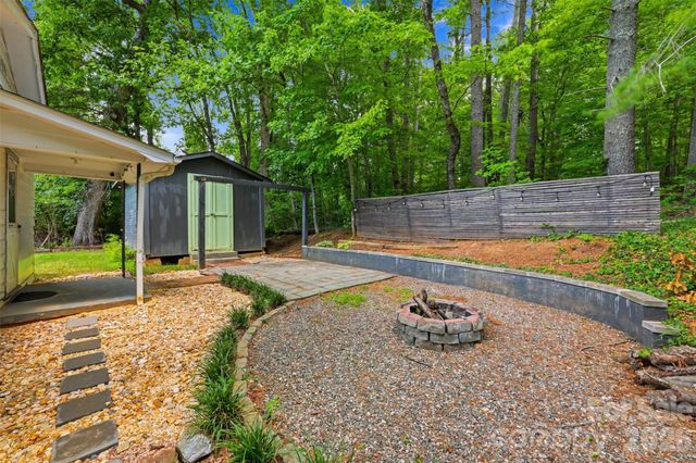 1320 Tom Fox Street, Morganton, NC 28655