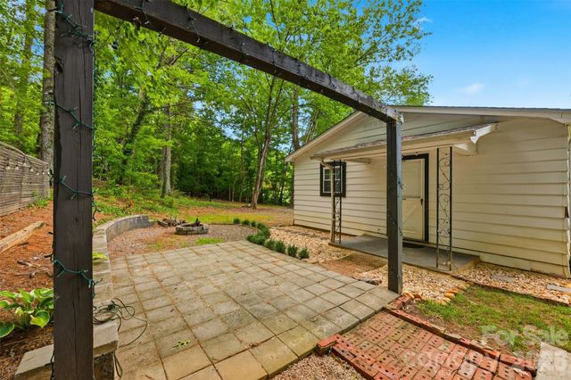 1320 Tom Fox Street, Morganton, NC 28655