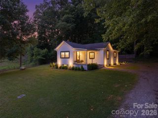 1320 Tom Fox Street, Morganton, NC 28655