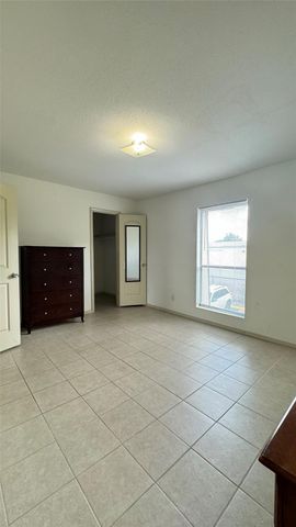 10802 Kingspoint Road, Houston, TX 77075