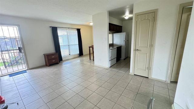 10802 Kingspoint Road, Houston, TX 77075