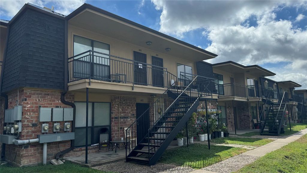 10802 Kingspoint Road, Houston, TX 77075