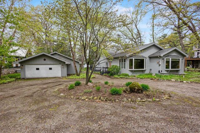 W1834 Sandstone Avenue, Green Lake, WI 54941