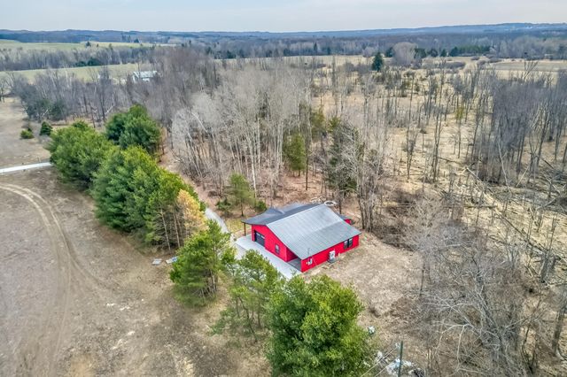 875 E Jackson Road, Crystal Twp, MI 49420