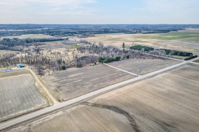 875 E Jackson Road, Crystal Twp, MI 49420