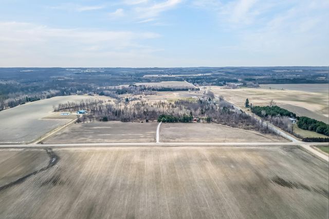 875 E Jackson Road, Crystal Twp, MI 49420