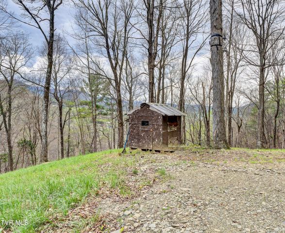 394 & 400 Bishop Hollow Road, Elizabethton, TN 37643