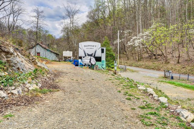 394 & 400 Bishop Hollow Road, Elizabethton, TN 37643