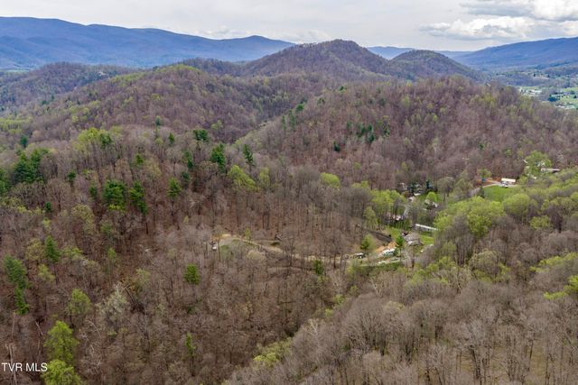 394 & 400 Bishop Hollow Road, Elizabethton, TN 37643
