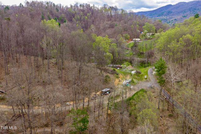 394 & 400 Bishop Hollow Road, Elizabethton, TN 37643