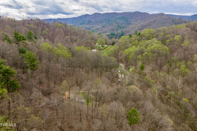 394 & 400 Bishop Hollow Road, Elizabethton, TN 37643