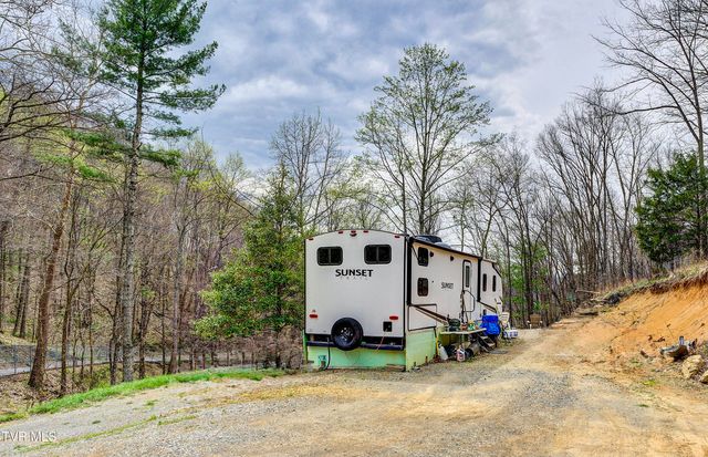 394 & 400 Bishop Hollow Road, Elizabethton, TN 37643