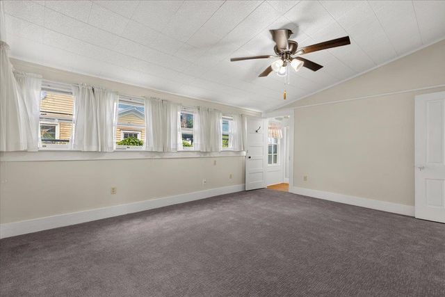 207 Hudgins ST, Smithville, TX 78957