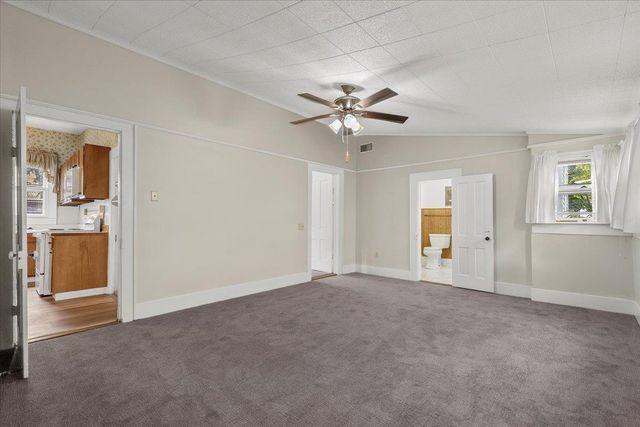 207 Hudgins ST, Smithville, TX 78957