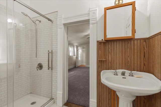 207 Hudgins ST, Smithville, TX 78957