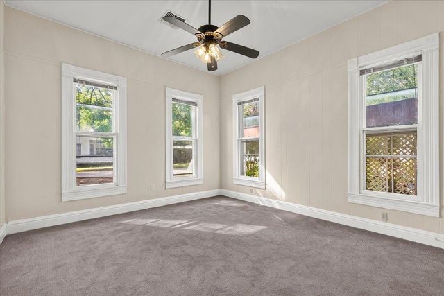 207 Hudgins ST, Smithville, TX 78957