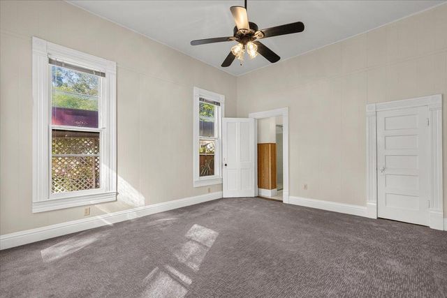 207 Hudgins ST, Smithville, TX 78957