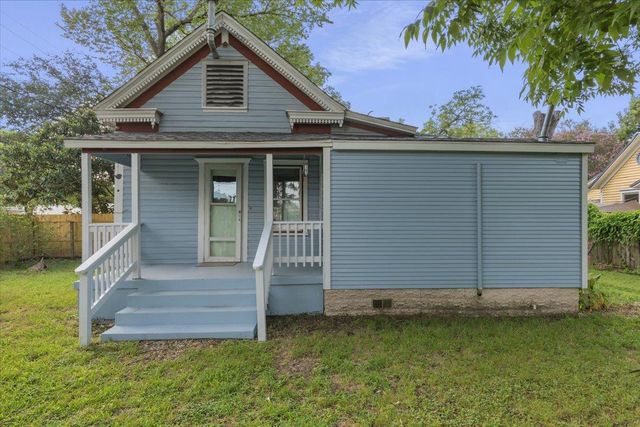 207 Hudgins ST, Smithville, TX 78957