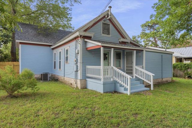207 Hudgins ST, Smithville, TX 78957