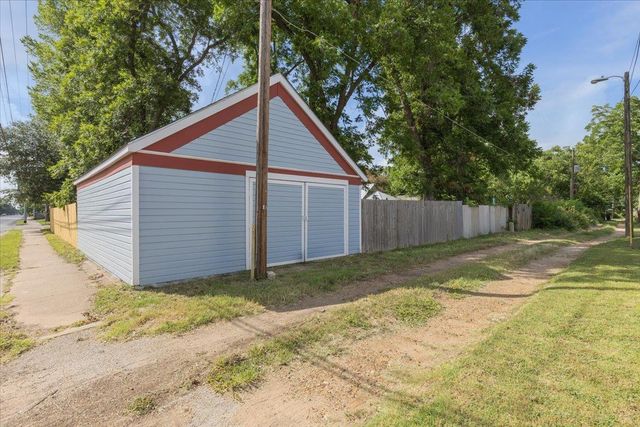 207 Hudgins ST, Smithville, TX 78957
