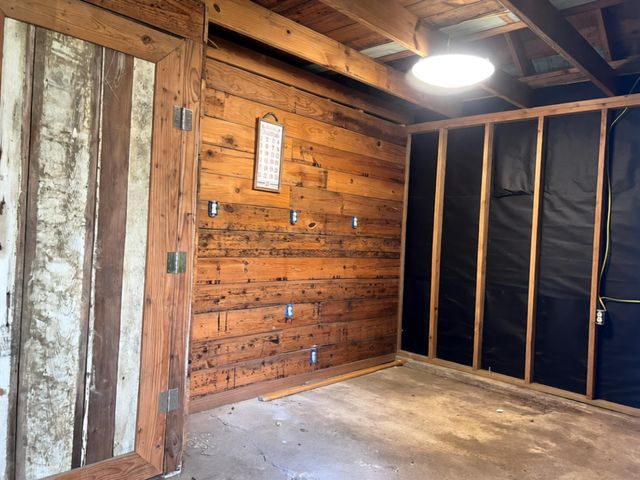 207 Hudgins ST, Smithville, TX 78957