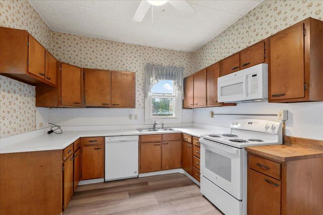 207 Hudgins ST, Smithville, TX 78957