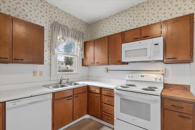 207 Hudgins ST, Smithville, TX 78957