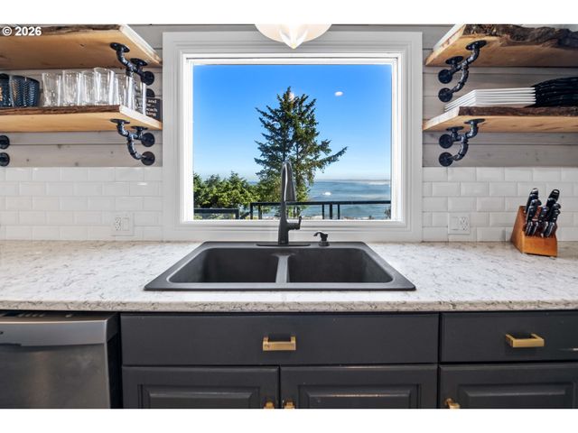 3232 SUNSET Blvd, Seaside, OR 97138